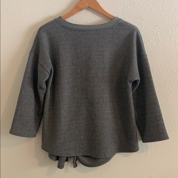 Evident Los Angeles A symmetrical Sweater - Picture 4 of 4